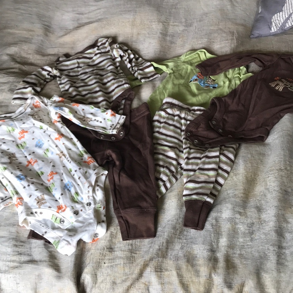 Mix and match outfits 3-6 months.